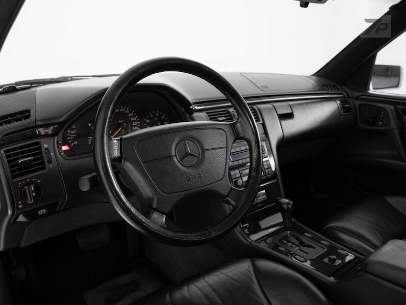 Foto do veículo MERCEDES-BENZ E 420 E420 JF72W 1997 74.000 KM 149.000,00