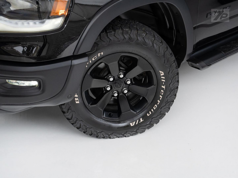 Foto do veículo RAM 1500  REBEL HEMI 2021 106.780 KM 325.000,00