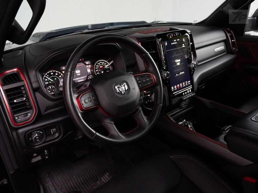 Foto do veículo RAM 1500  REBEL HEMI 2021 106.780 KM 325.000,00