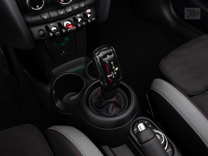 Foto do veículo MINI JOHN COOPER WORKS CABRIO JCW 2020 31.490 KM 207.000,00