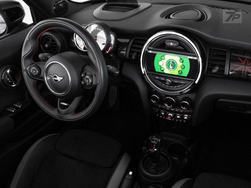 Foto do veículo MINI JOHN COOPER WORKS CABRIO JCW 2020 31.490 KM 207.000,00