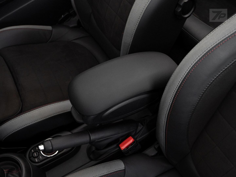 Foto do veículo MINI JOHN COOPER WORKS CABRIO JCW 2020 31.490 KM 207.000,00