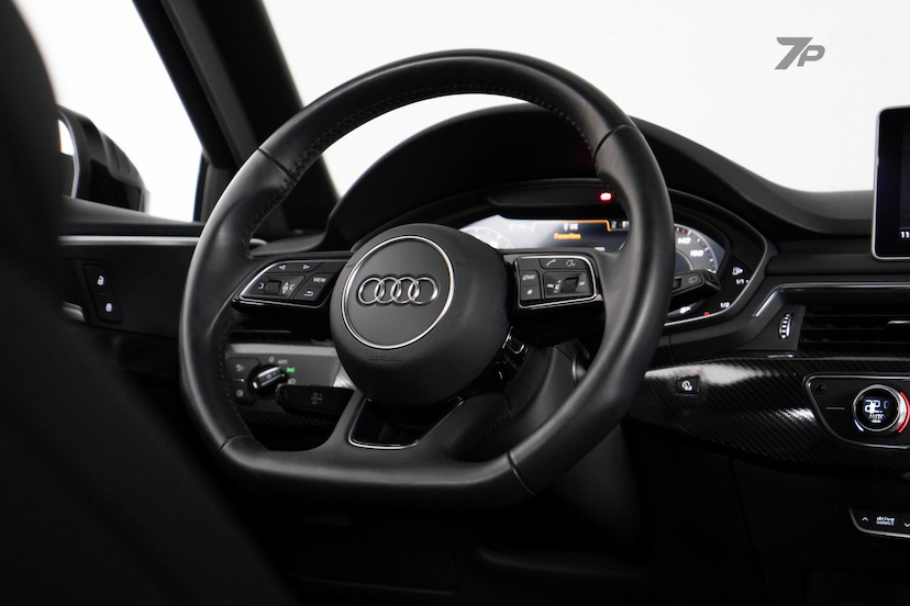 Foto do veículo AUDI A4  AV 2.0TFSI 2019 29.833 KM 229.000,00