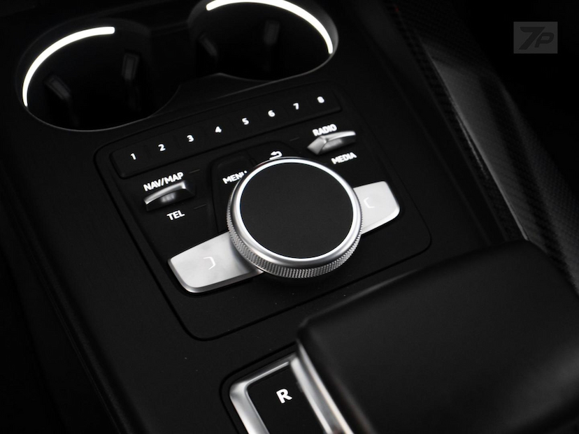 Foto do veículo AUDI A4  AV 2.0TFSI 2019 29.833 KM 229.000,00
