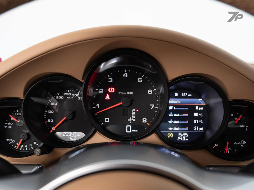 Foto do veículo PORSCHE 911  CARRERA 2017 20.947 KM 549.000,00