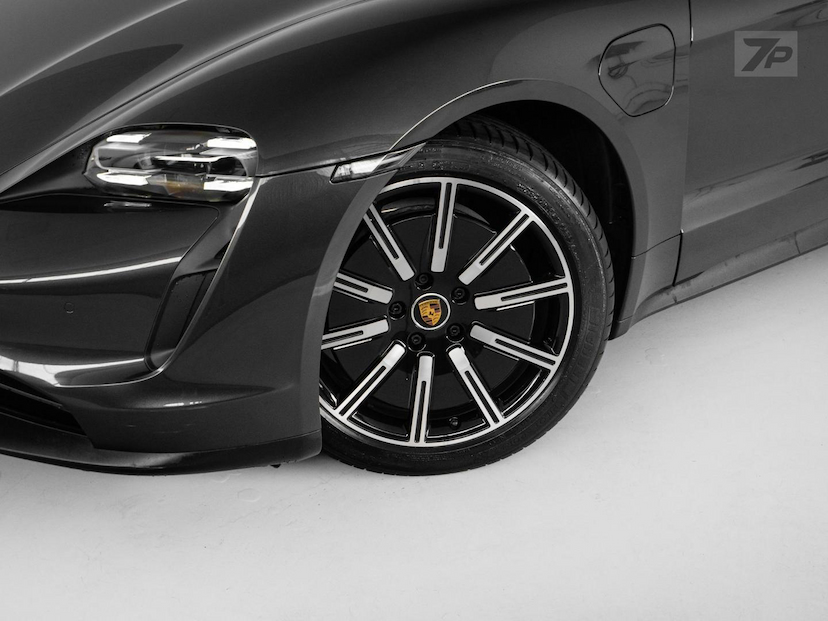 Foto do veículo PORSCHE TAYCAN  2021 7.354 KM 478.500,00