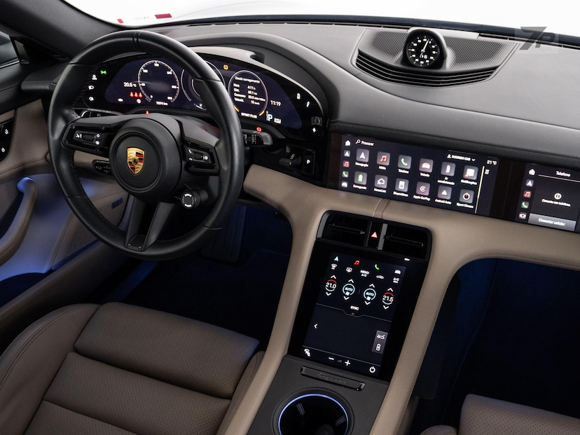 Foto do veículo PORSCHE TAYCAN  2021 7.354 KM 478.500,00