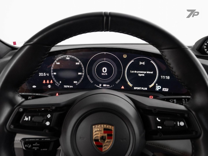 Foto do veículo PORSCHE TAYCAN  2021 7.354 KM 478.500,00