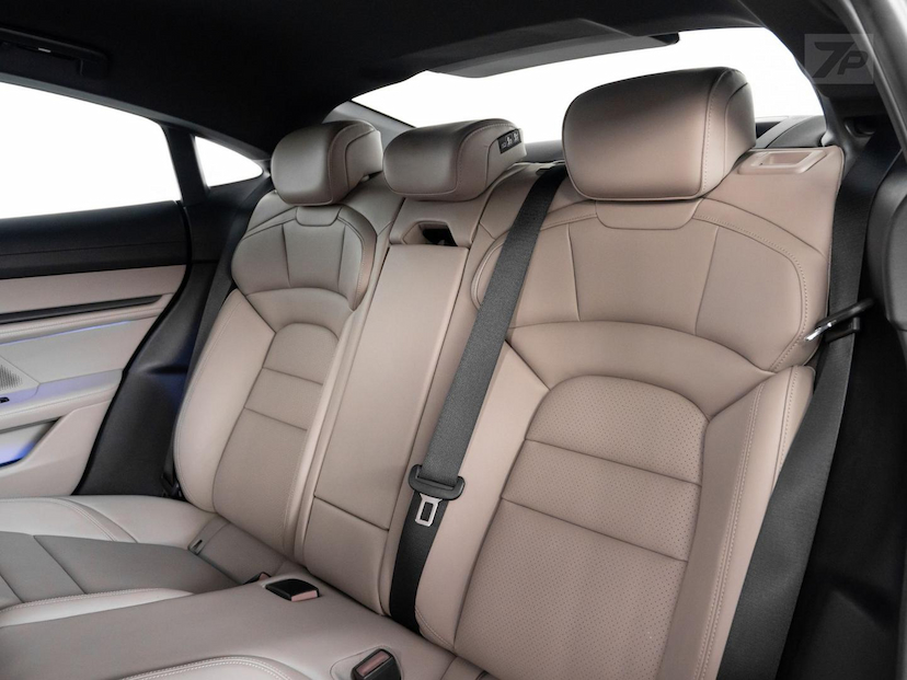 Foto do veículo PORSCHE TAYCAN  2021 7.354 KM 478.500,00
