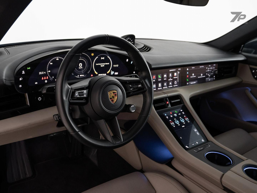 Foto do veículo PORSCHE TAYCAN  2021 7.354 KM 478.500,00