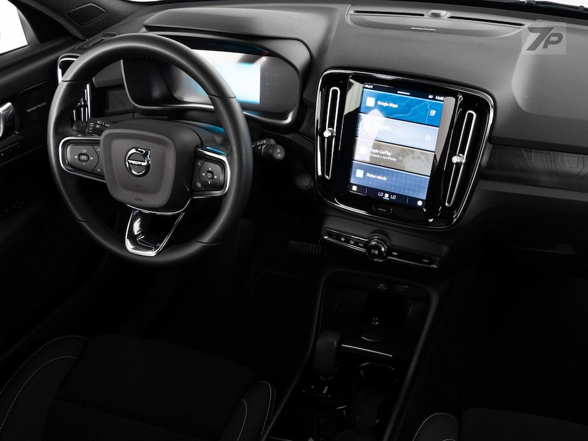 Foto do veículo VOLVO XC40  6 PLUS 2023 42.000 KM 193.500,00