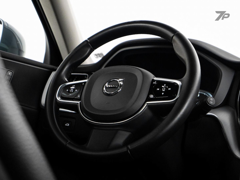 Foto do veículo VOLVO XC60  D5 MOMENTUM 2020 74.000 KM 174.900,00