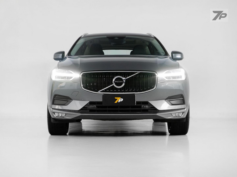Foto do veículo VOLVO XC60  D5 MOMENTUM 2020 74.000 KM 174.900,00