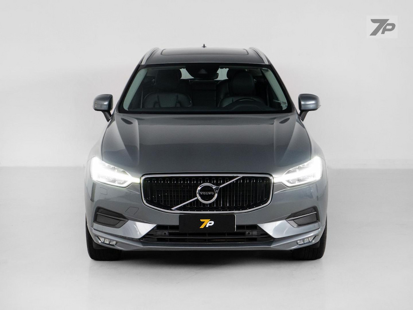 Foto do veículo VOLVO XC60  D5 MOMENTUM 2020 74.000 KM 174.900,00