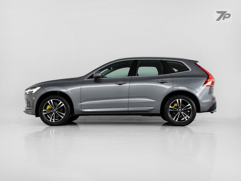 Foto do veículo VOLVO XC60  D5 MOMENTUM 2020 74.000 KM 174.900,00