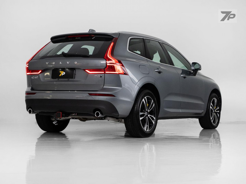 Foto do veículo VOLVO XC60  D5 MOMENTUM 2020 74.000 KM 174.900,00