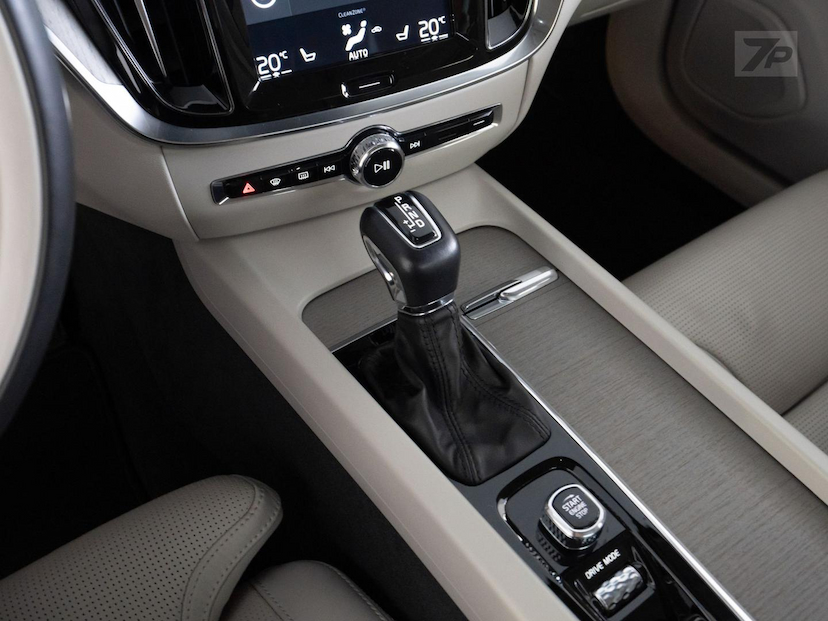 Foto do veículo VOLVO S60  T5 INSCRIPT 2020 59.433 KM 167.500,00