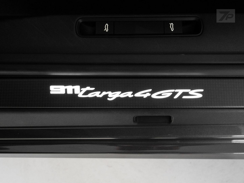Foto do veículo PORSCHE 911  TARGA 4GTS 2022 9.238 KM 1.044.500,00