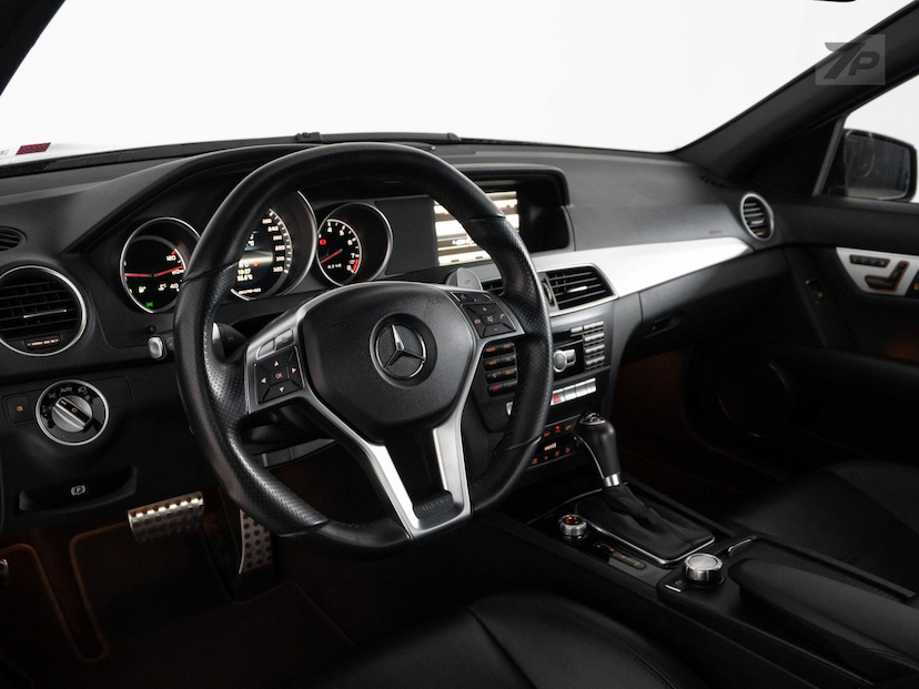 Foto do veículo MERCEDES-BENZ C 63 AMG  2013 62.000 KM 338.500,00