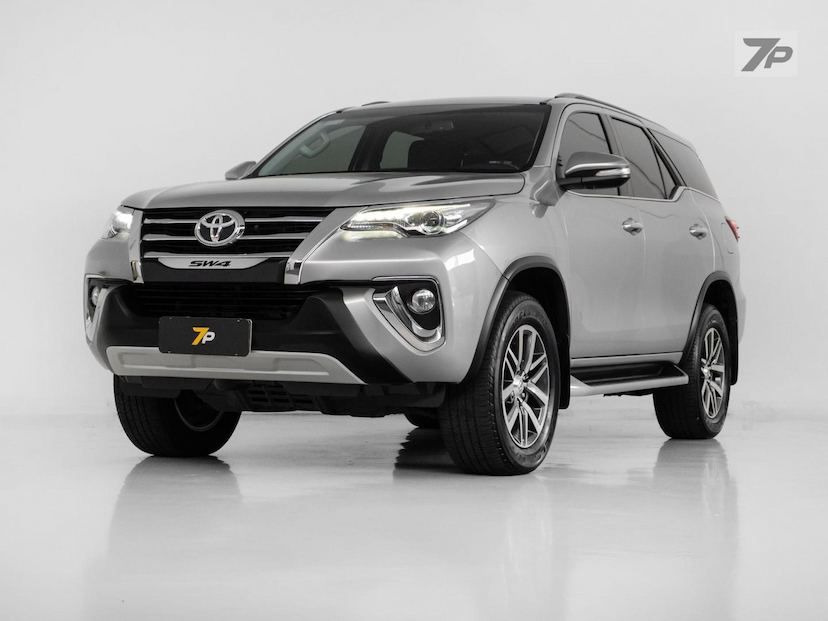 Foto do veículo TOYOTA HILUX  SWSRXA4FD 2017 121.900 KM 219.800,00