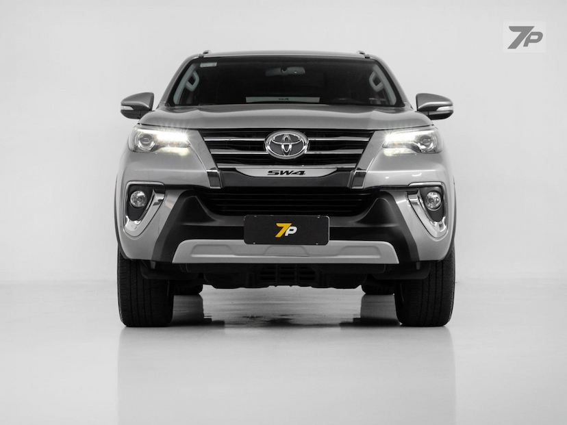 Foto do veículo TOYOTA HILUX  SWSRXA4FD 2017 121.900 KM 219.800,00