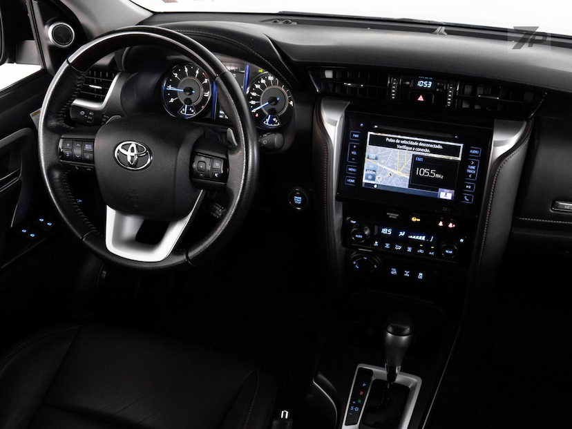 Foto do veículo TOYOTA HILUX  SWSRXA4FD 2017 121.900 KM 219.800,00