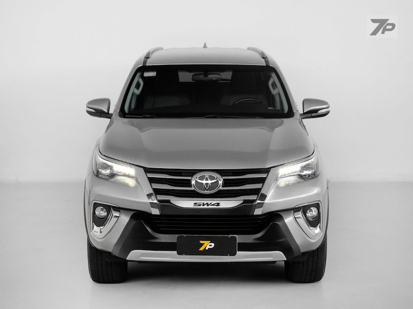 Foto do veículo TOYOTA HILUX  SWSRXA4FD 2017 121.900 KM 219.800,00