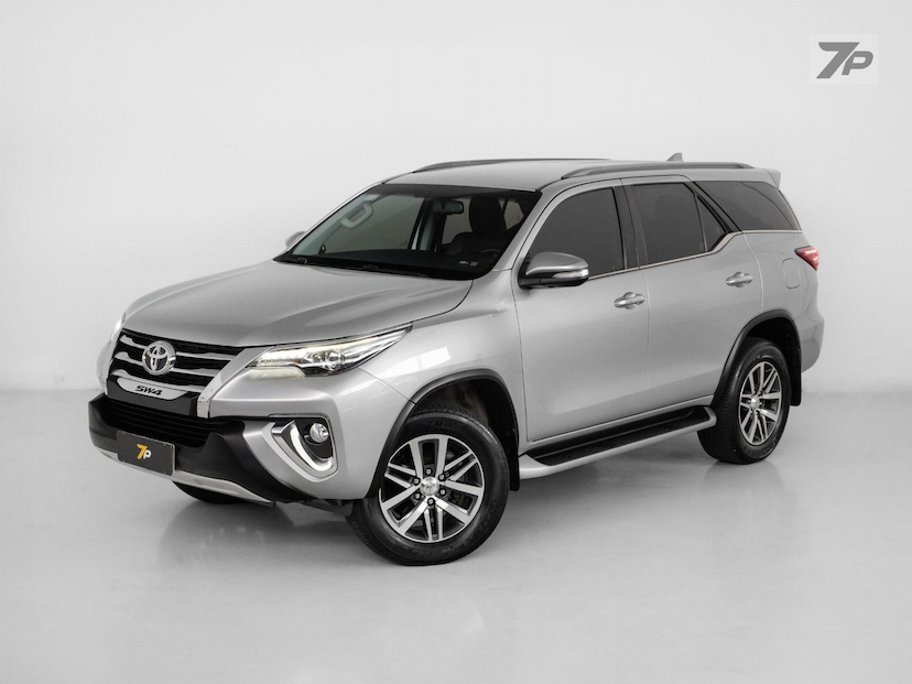 Foto do veículo TOYOTA HILUX  SWSRXA4FD 2017 121.900 KM 219.800,00