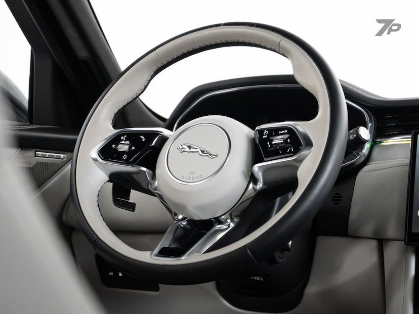 Foto do veículo JAGUAR F-PACE FPACE PHEV RD SE 2024 7.693 KM 383.000,00