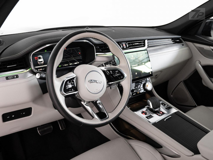 Foto do veículo JAGUAR F-PACE FPACE PHEV RD SE 2024 7.693 KM 383.000,00