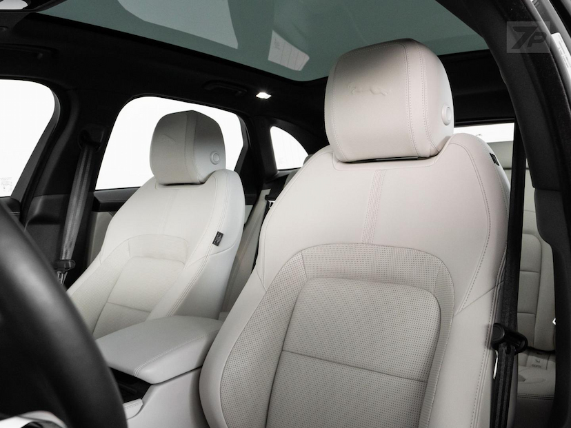 Foto do veículo JAGUAR F-PACE FPACE PHEV RD SE 2024 7.693 KM 383.000,00