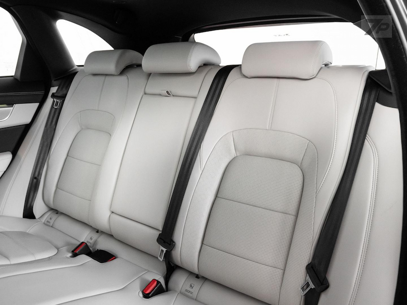 Foto do veículo JAGUAR F-PACE FPACE PHEV RD SE 2024 7.693 KM 383.000,00