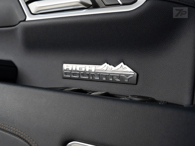 Foto do veículo CHEVROLET SILVERADO  HC 2024 23.201 KM 399.000,00