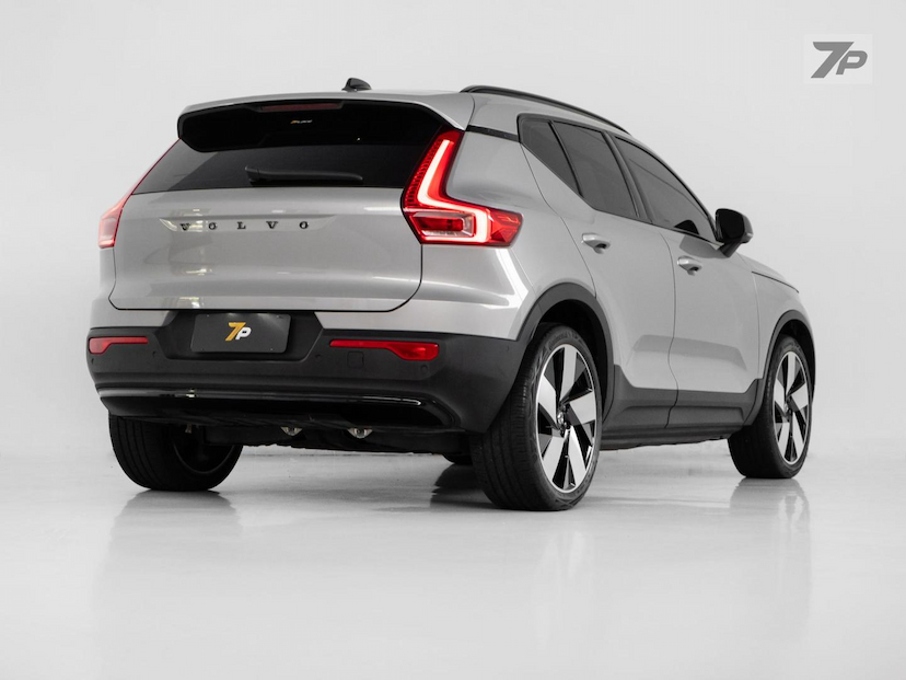 Foto do veículo VOLVO XC40 XC 40 RECHARGE PE 2023 15.580 KM 219.800,00