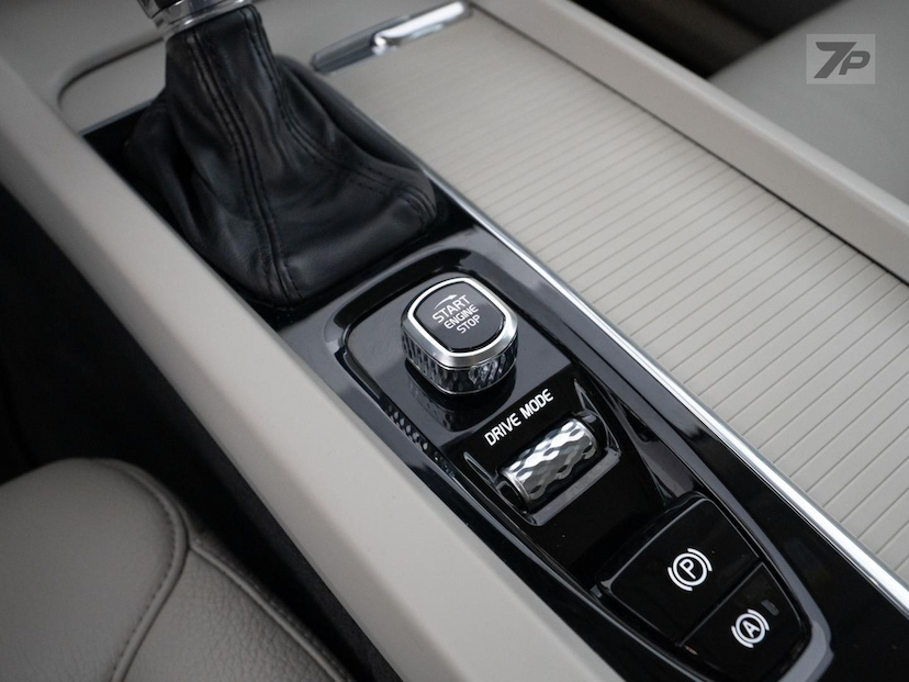 Foto do veículo VOLVO XC60  2.0 T5 MOM 2019 59.855 KM 168.900,00