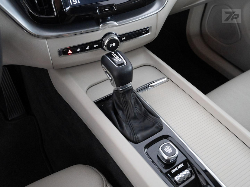 Foto do veículo VOLVO XC60  2.0 T5 MOM 2019 59.855 KM 168.900,00