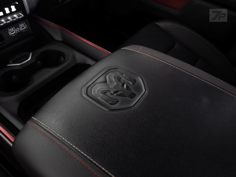 Foto do veículo RAM 1500  REBEL HEMI 2022 31.507 KM 348.500,00