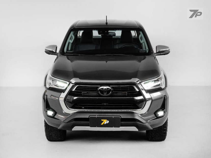 Foto do veículo TOYOTA HILUX  2.8 SRX 4X4 2.8 TDI 16V DIESEL AUT 2023 74.085 KM 248.500,00