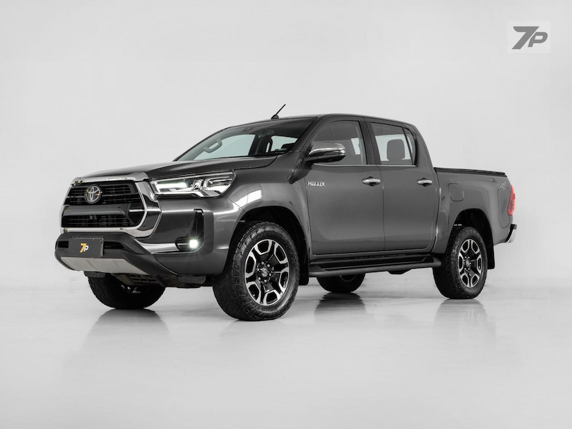 Foto do veículo TOYOTA HILUX  2.8 SRX 4X4 2.8 TDI 16V DIESEL AUT 2023 74.085 KM 248.500,00