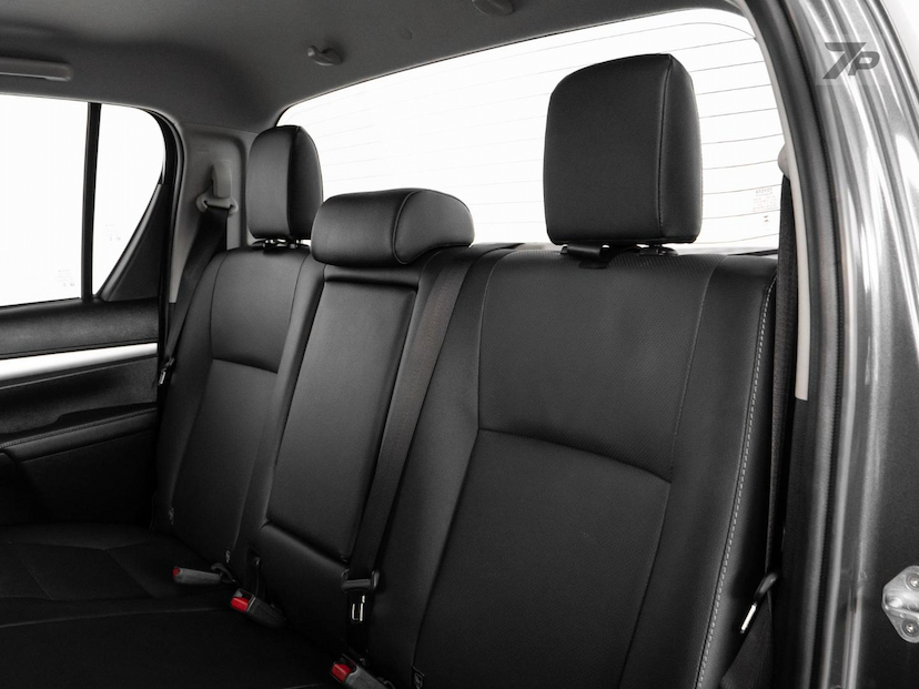 Foto do veículo TOYOTA HILUX  2.8 SRX 4X4 2.8 TDI 16V DIESEL AUT 2023 74.085 KM 248.500,00