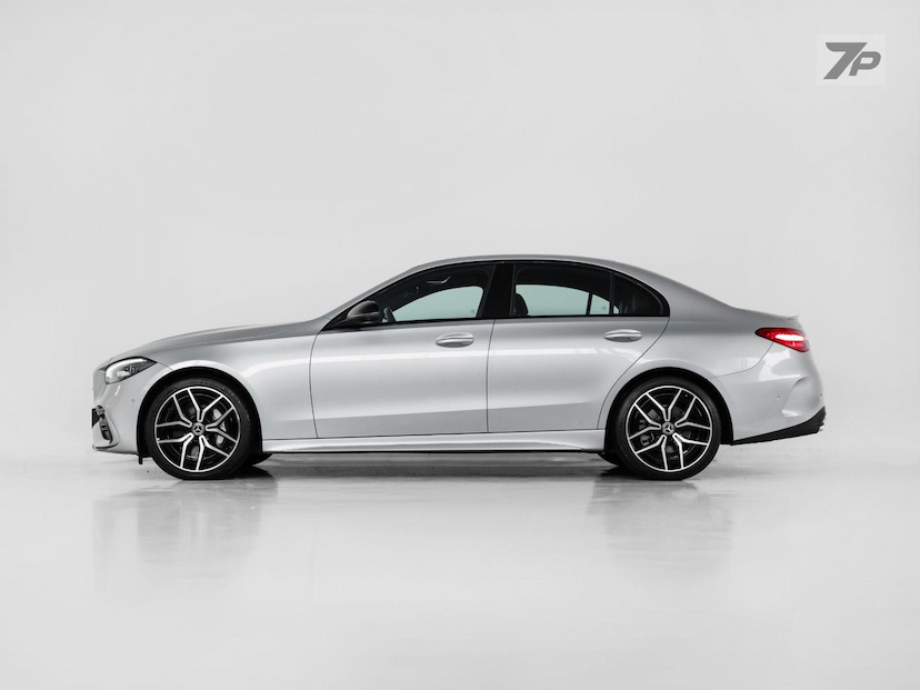 Foto do veículo MERCEDES-BENZ C 300 C300 AMG LINE 2022 26.000 KM 295.000,00