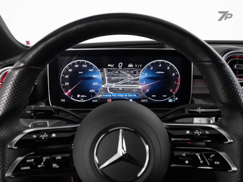 Foto do veículo MERCEDES-BENZ C 300 C300 AMG LINE 2022 26.000 KM 295.000,00