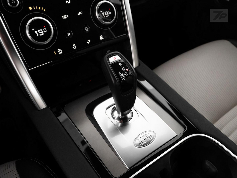Foto do veículo LAND ROVER DISCOVERY  SPORT D200 SE R-DYNAMIC 7 LUGARES 2022 40.979 KM 239.000,00