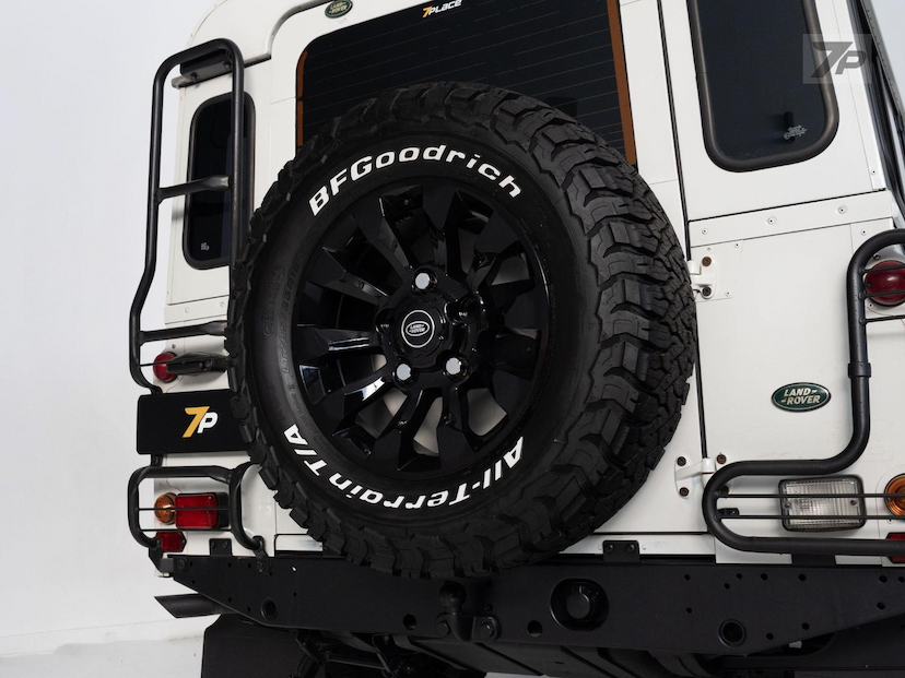 Foto do veículo LAND ROVER DEFENDER  110 CSW 2000 257.489 KM 238.500,00