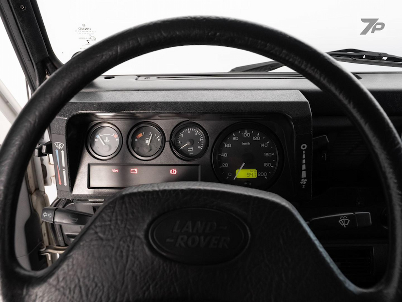 Foto do veículo LAND ROVER DEFENDER  110 CSW 2000 257.489 KM 238.500,00