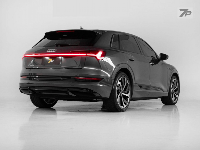 Foto do veículo AUDI E-TRON E TRON 2022 51.220 KM 249.800,00