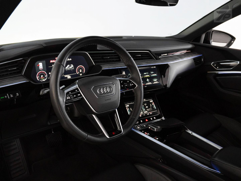 Foto do veículo AUDI E-TRON E TRON 2022 51.220 KM 249.800,00