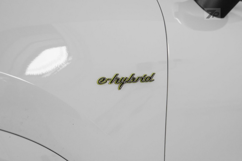 Foto do veículo PORSCHE CAYENNE  CP PHE 2022 49.876 KM 589.500,00