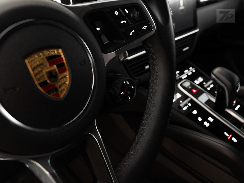Foto do veículo PORSCHE CAYENNE  CP PHE 2022 49.876 KM 589.500,00