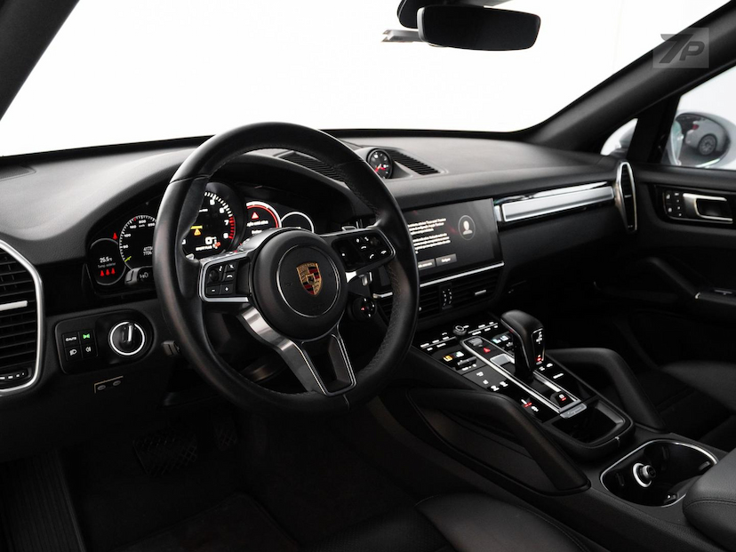 Foto do veículo PORSCHE CAYENNE  CP PHE 2022 49.876 KM 589.500,00
